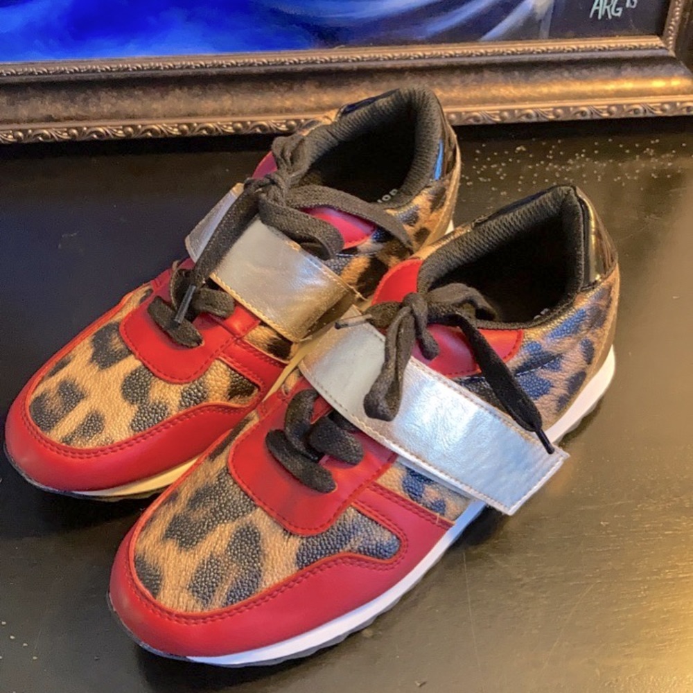 Women’s Dollhouse leopard print 7.5 street shoes ***like new***